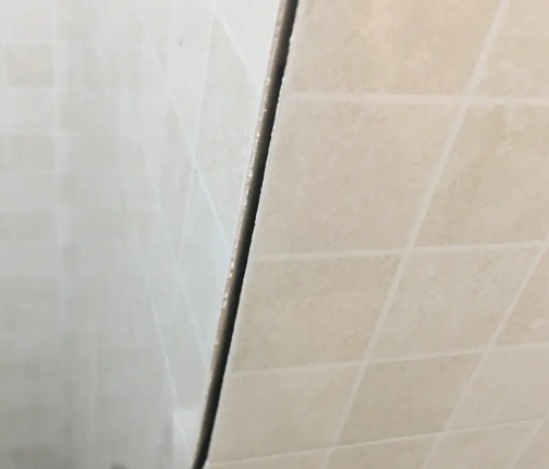 大同市瓷砖空鼓维修公司分享阳台瓷砖脱落的修复过程可以分为以下几个步骤