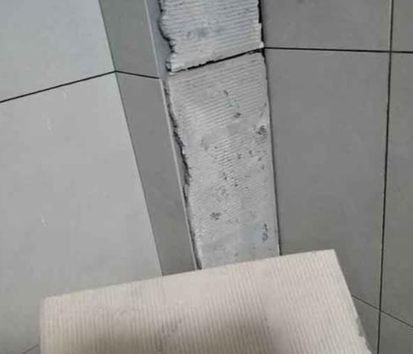 大同市瓷砖空鼓维修公司分享下厨房瓷砖脱落的补救措施。